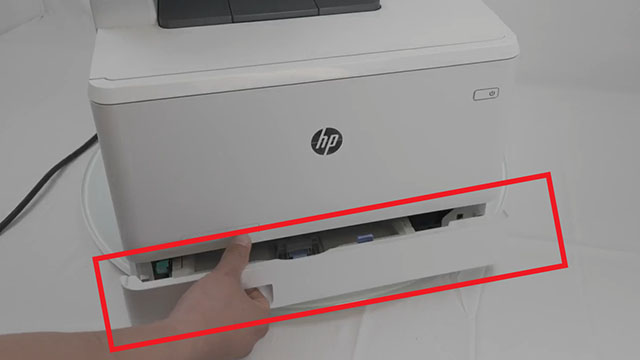 removing the paper tray on a hp m452